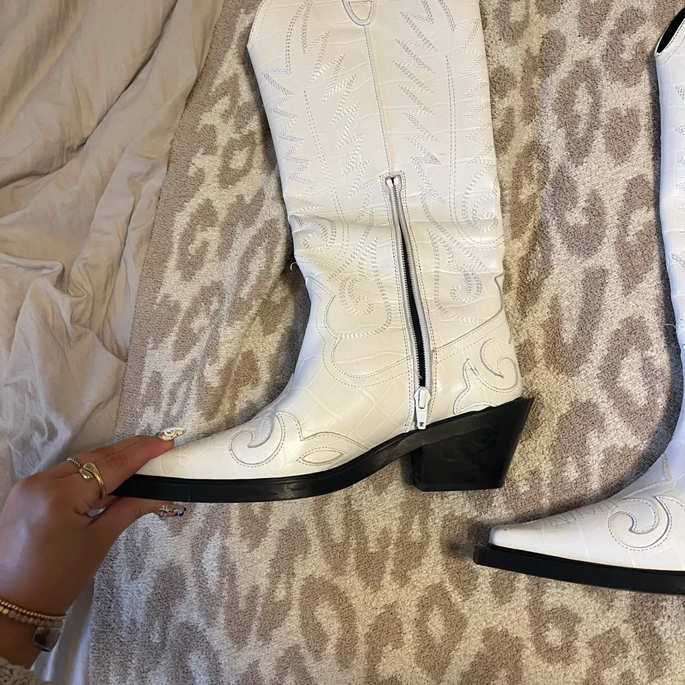 Topshop White Heeled Cowboy Boots - Picture 2 of 3